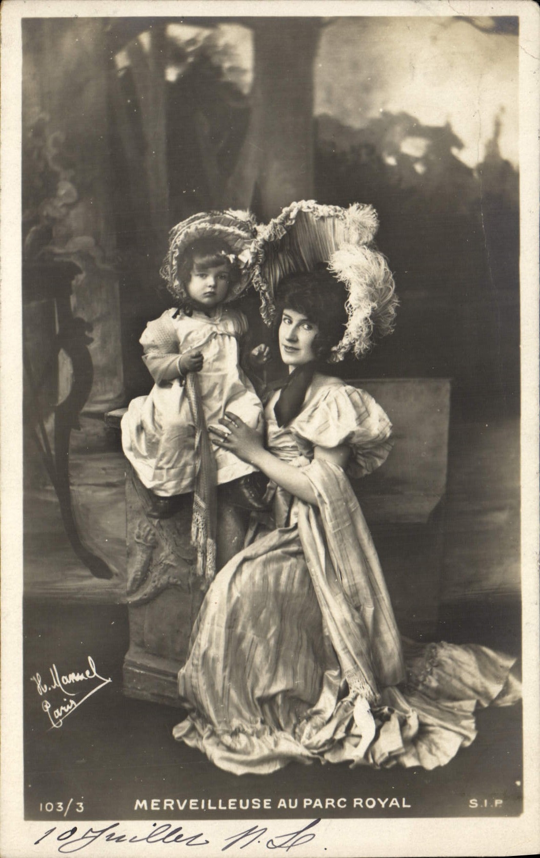 CPA Fantaisie Femme Enfant Merveilleuse au Palais Royal