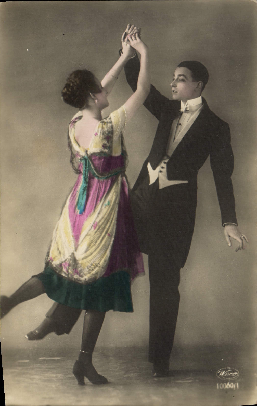 CPA Fantaisie Femme Danse 