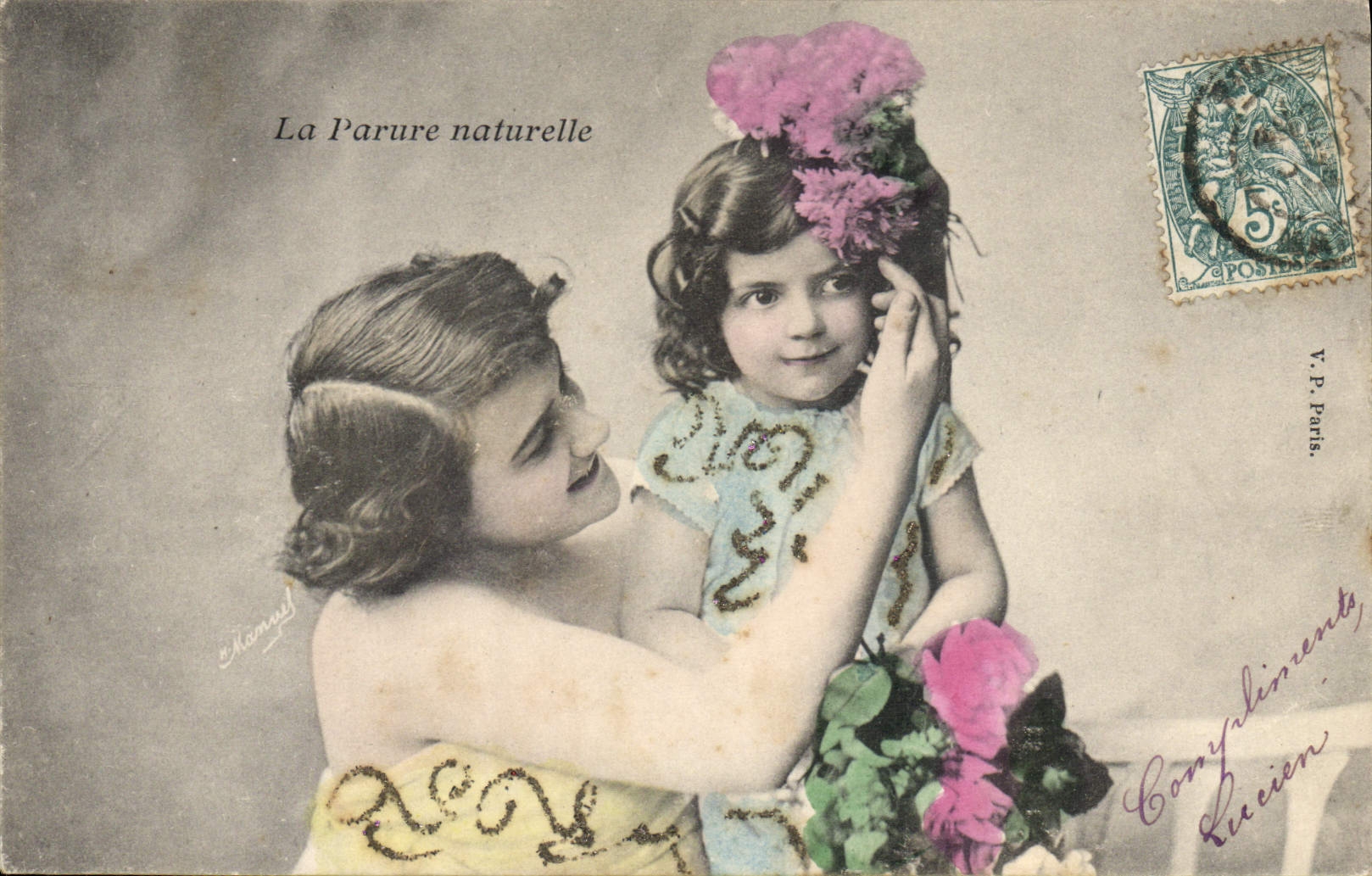 CPA Fantaisie Femme Enfant La parure naturelle