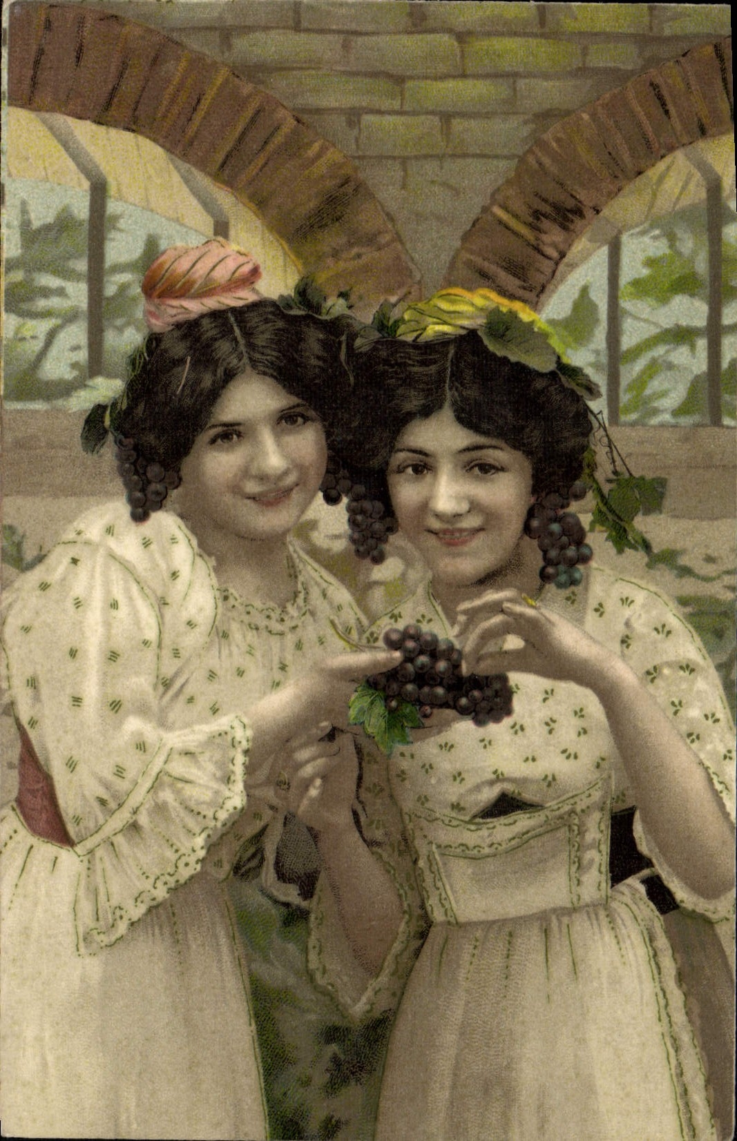 CPA Fantaisie Femmes Raisin 