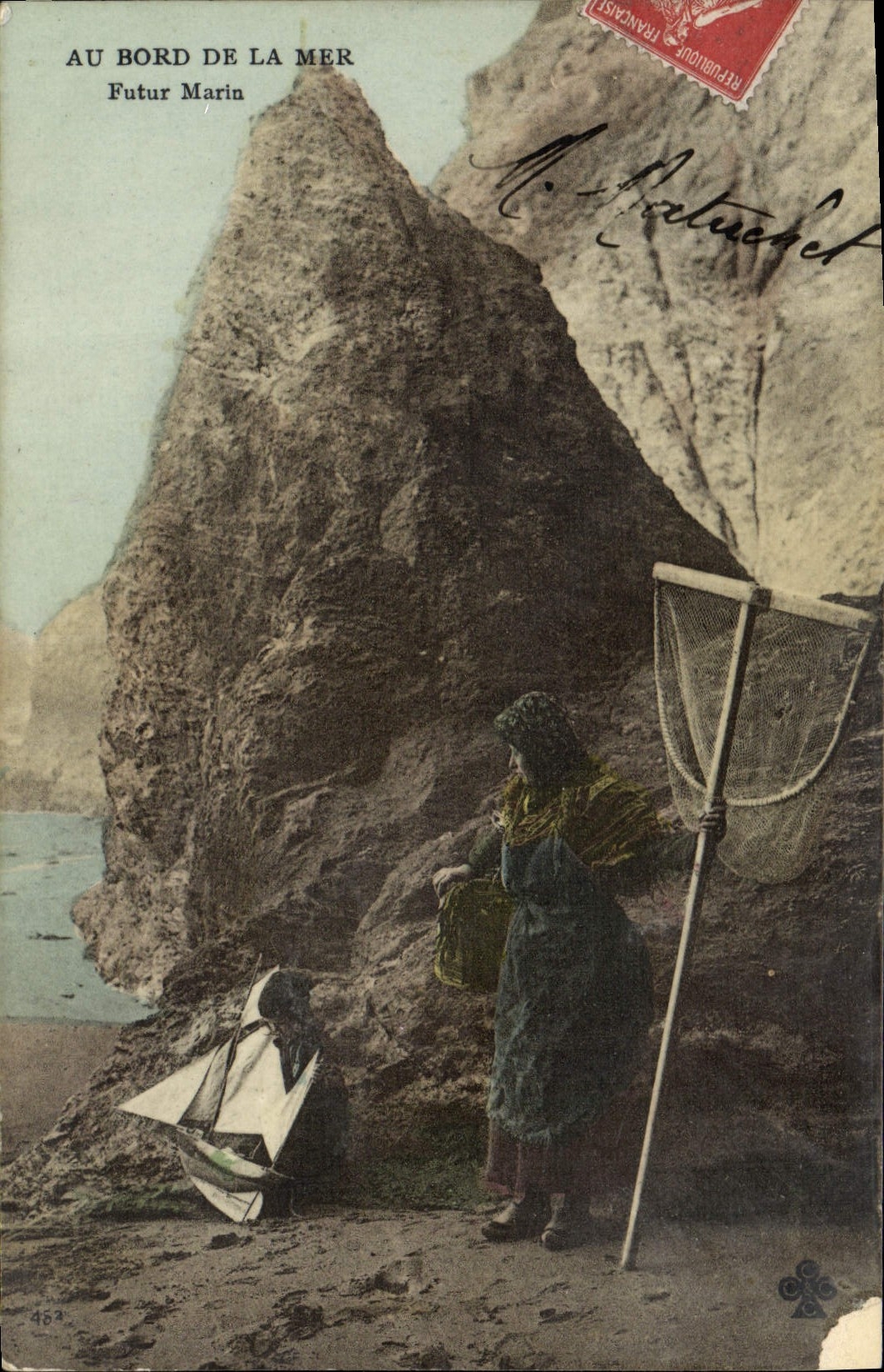CPA Au bord de la mer Peche Bateau Folklore Futur marin
