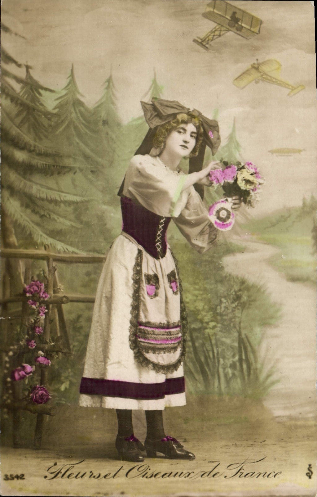 CPA Fantaisie Femme Alsace Avion 