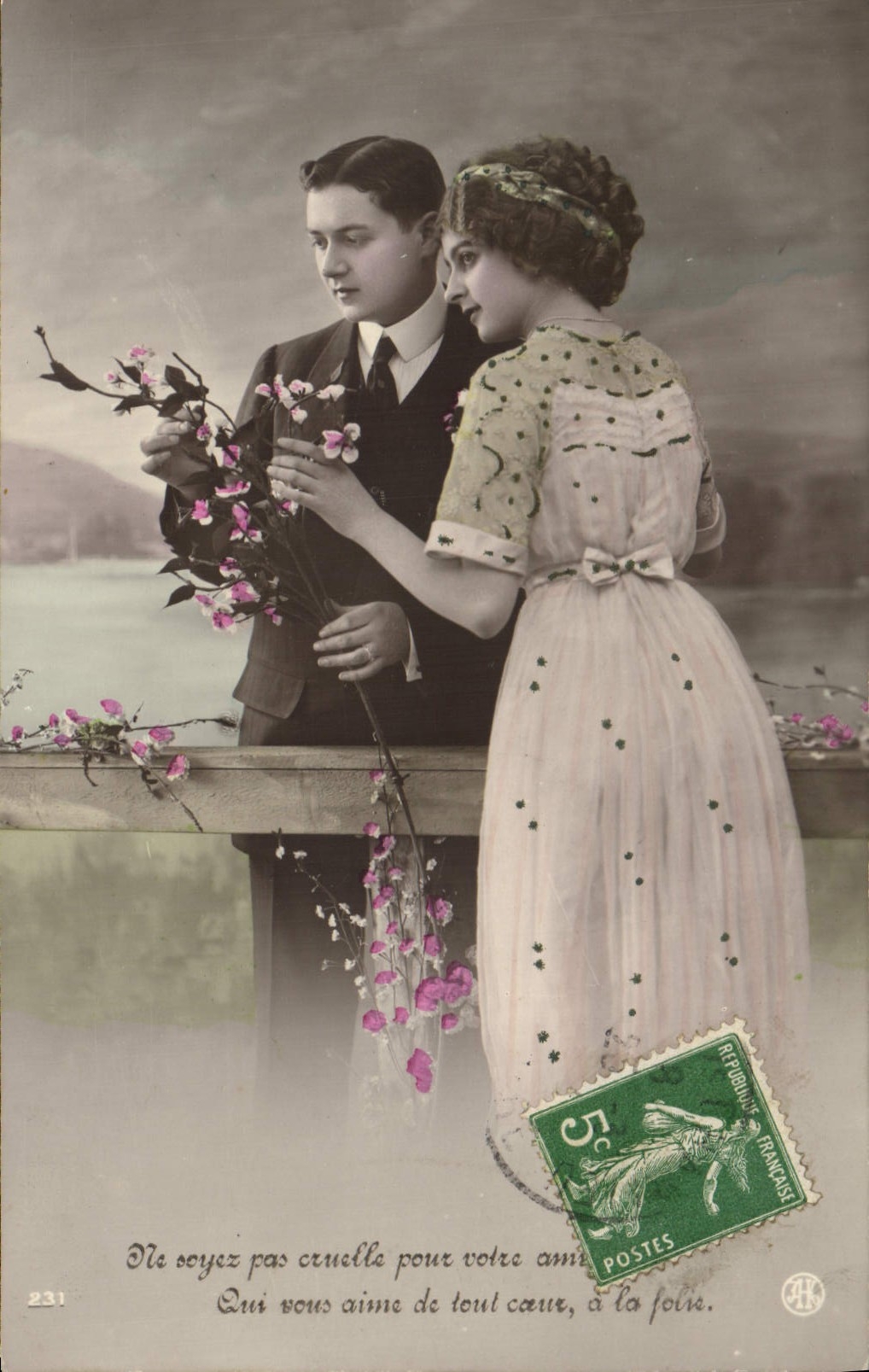 Mujer de la fantasía de la POSTAL de la VENDIMIA