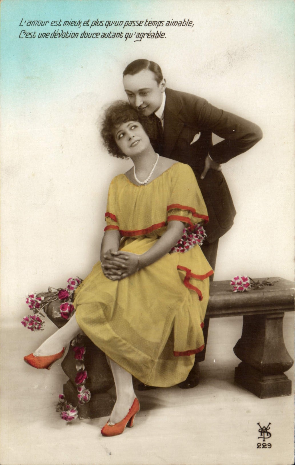 Mujer de la fantasía de la POSTAL de la VENDIMIA