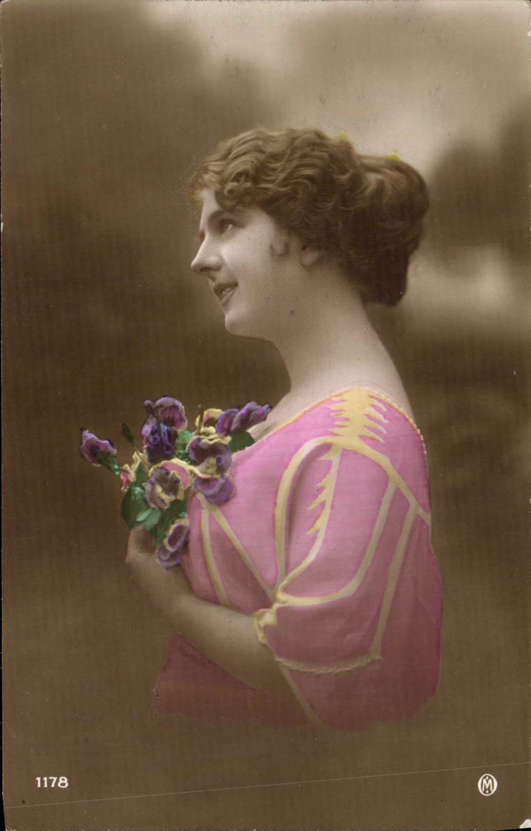 Mujer de la fantasía de la POSTAL de la VENDIMIA