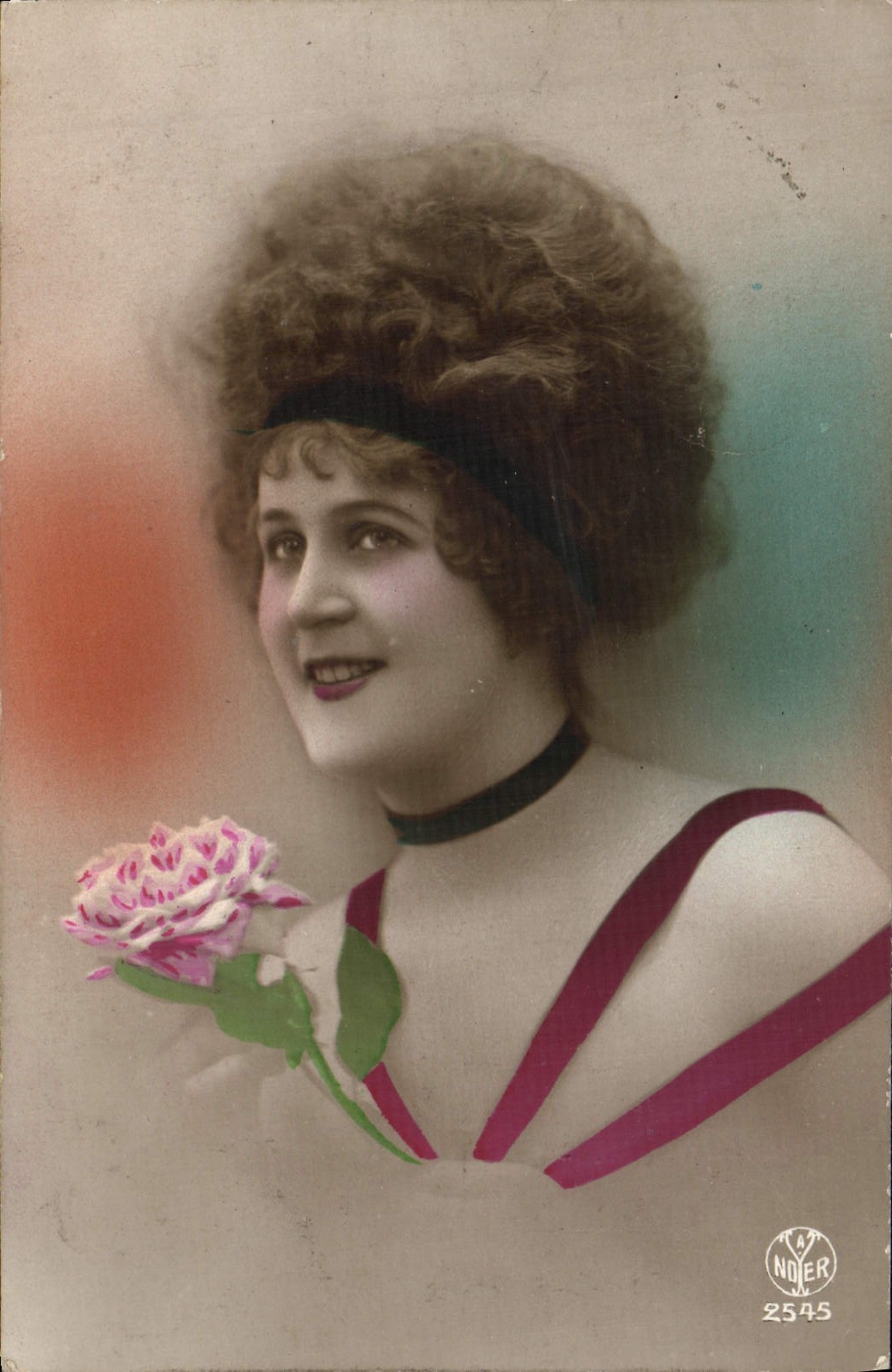 Mujer de la fantasía de la POSTAL de la VENDIMIA