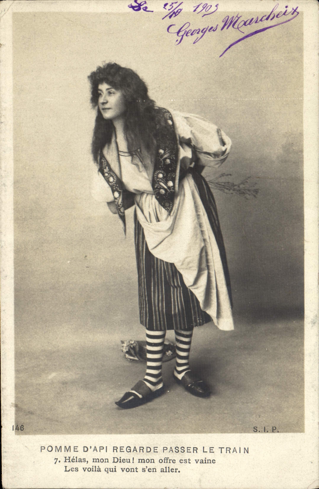 CPA Fantaisie Femme Pomme d'Api regarde passer le train 