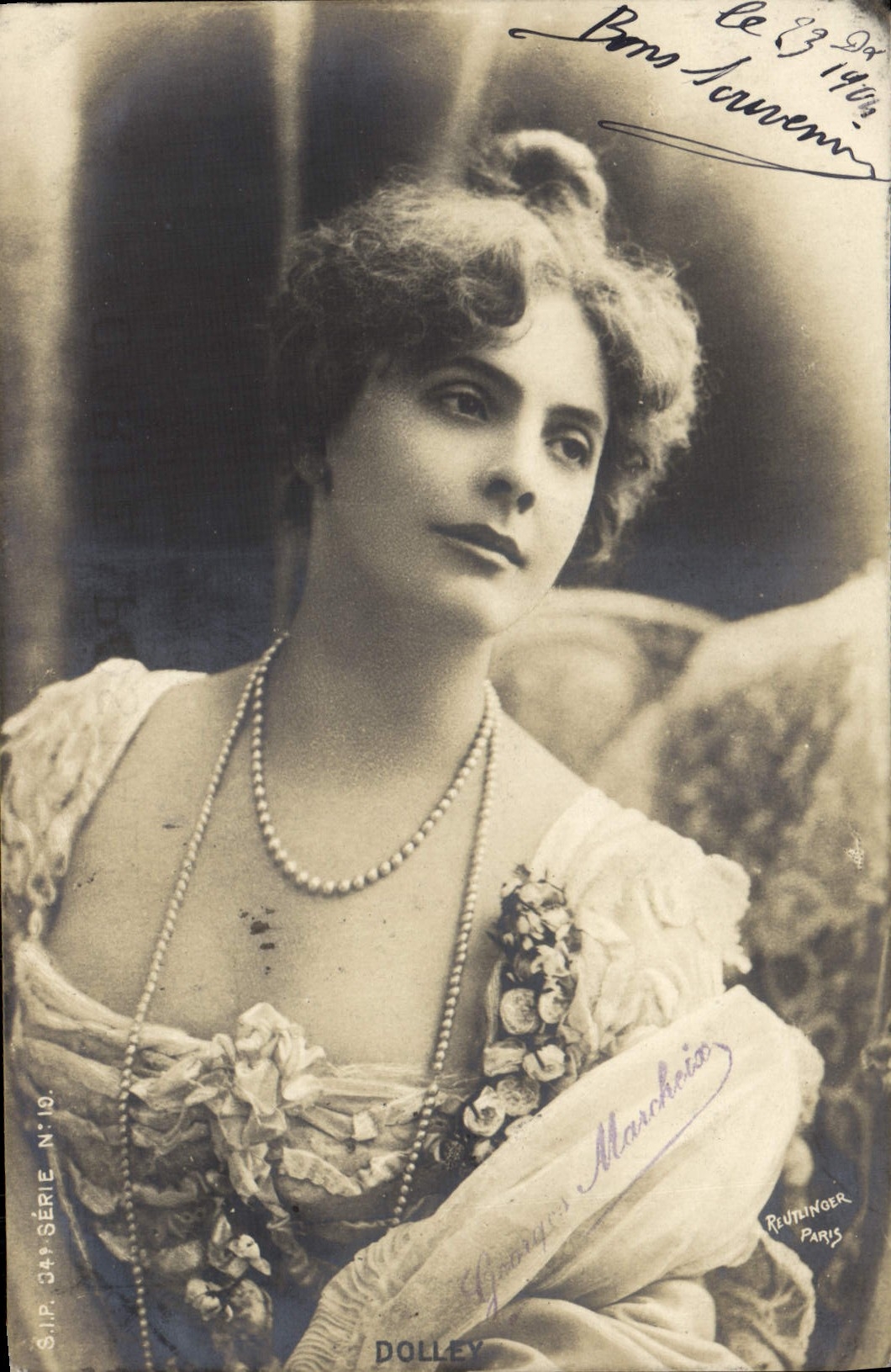 CPA Fantaisie Femme Dolley