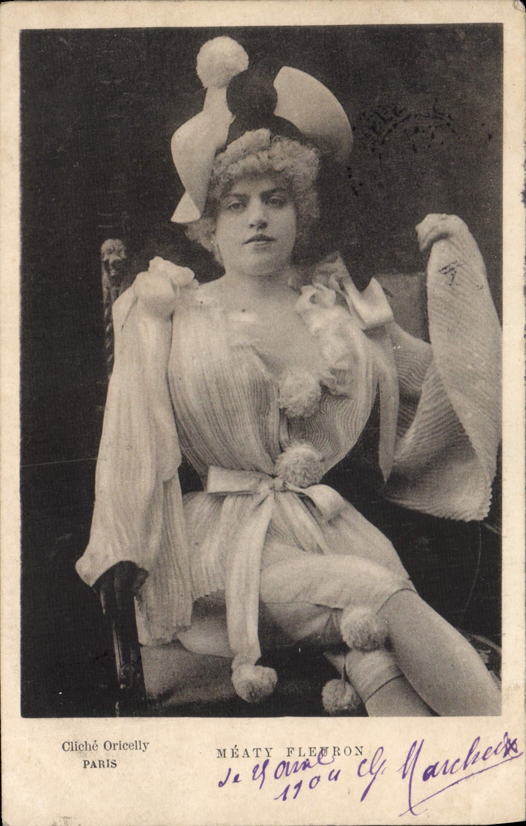 CPA Fantaisie Femme Meaty Fleuron 