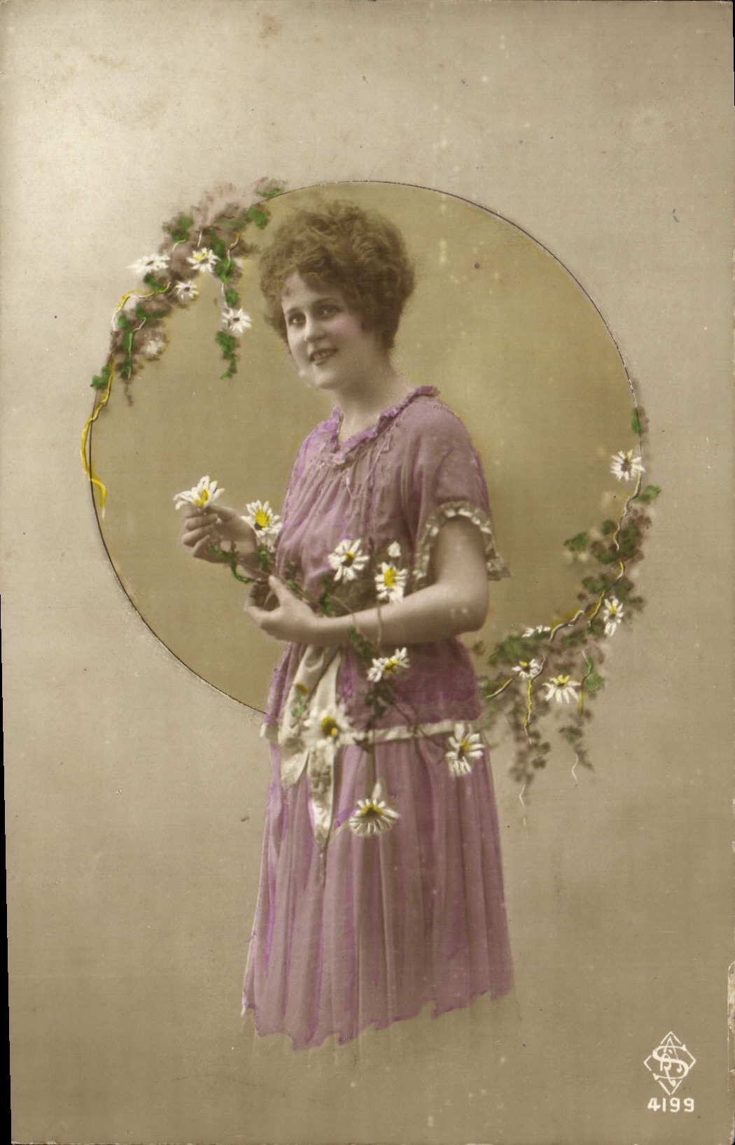 Mujer de la fantasía de la POSTAL de la VENDIMIA