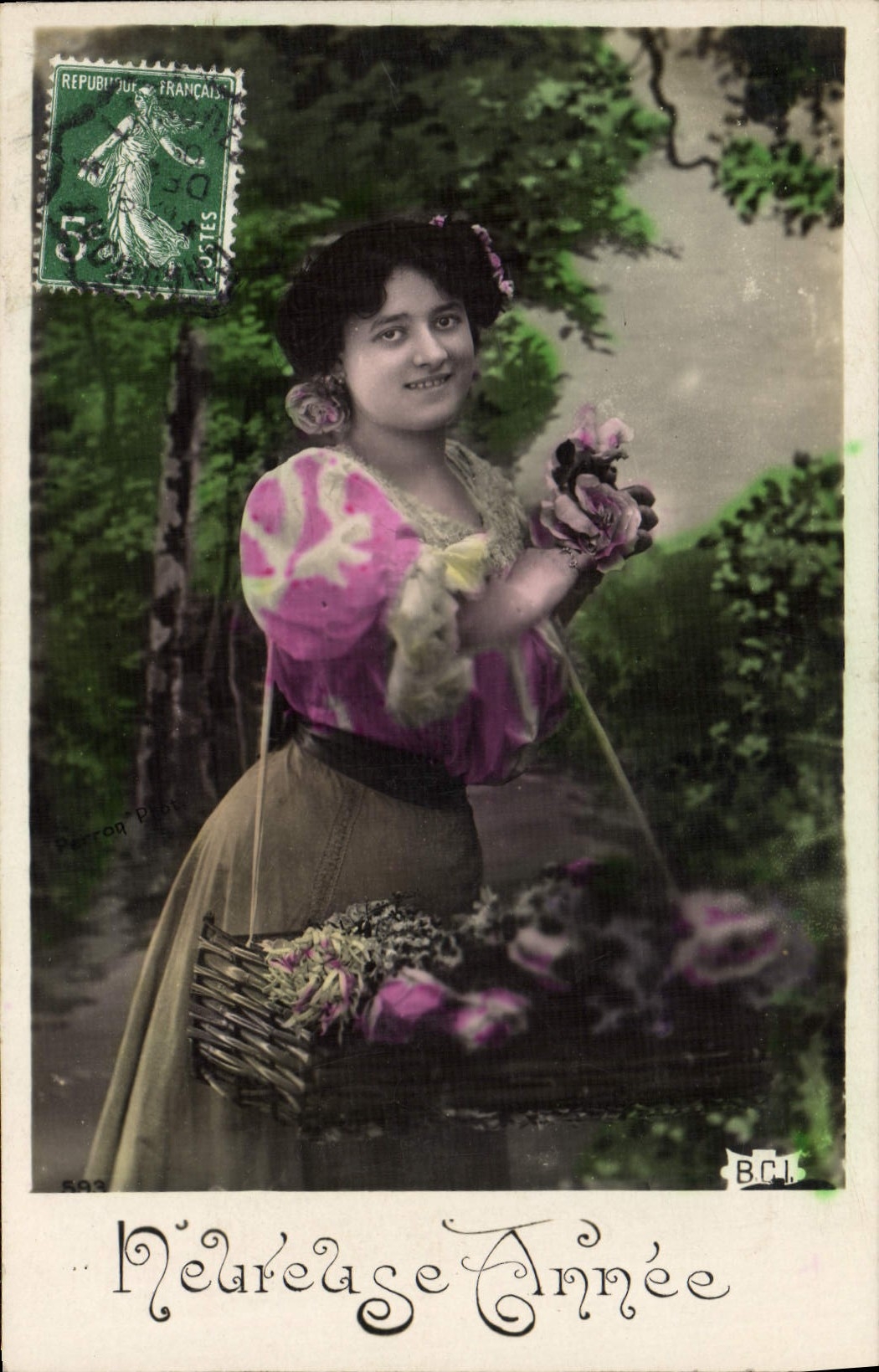 Mujer de la fantasía de la POSTAL de la VENDIMIA