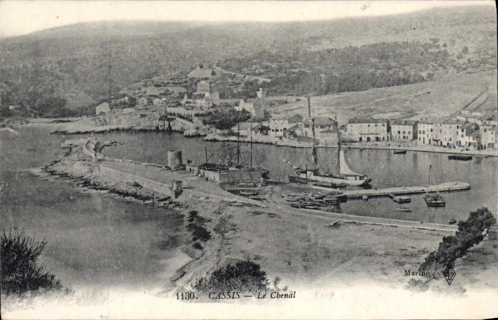 CPA Cassis Panorama Bateaux