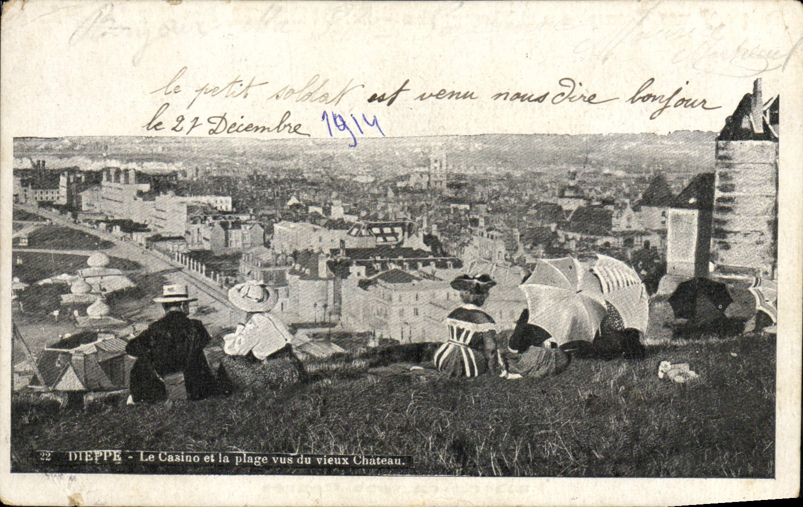 CPA Dieppe Le casino et la plage vus du vieux chateau