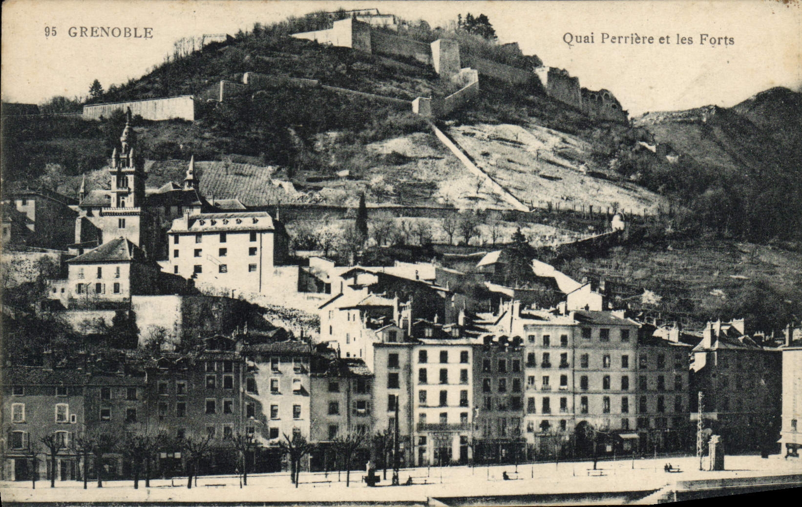 CPA Grenoble Quai Perriere et les forts 