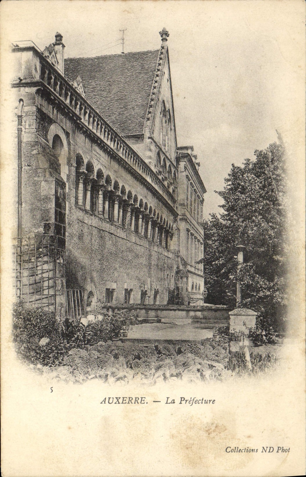 VINTAGE POSTCARD Auxerre Prefecture