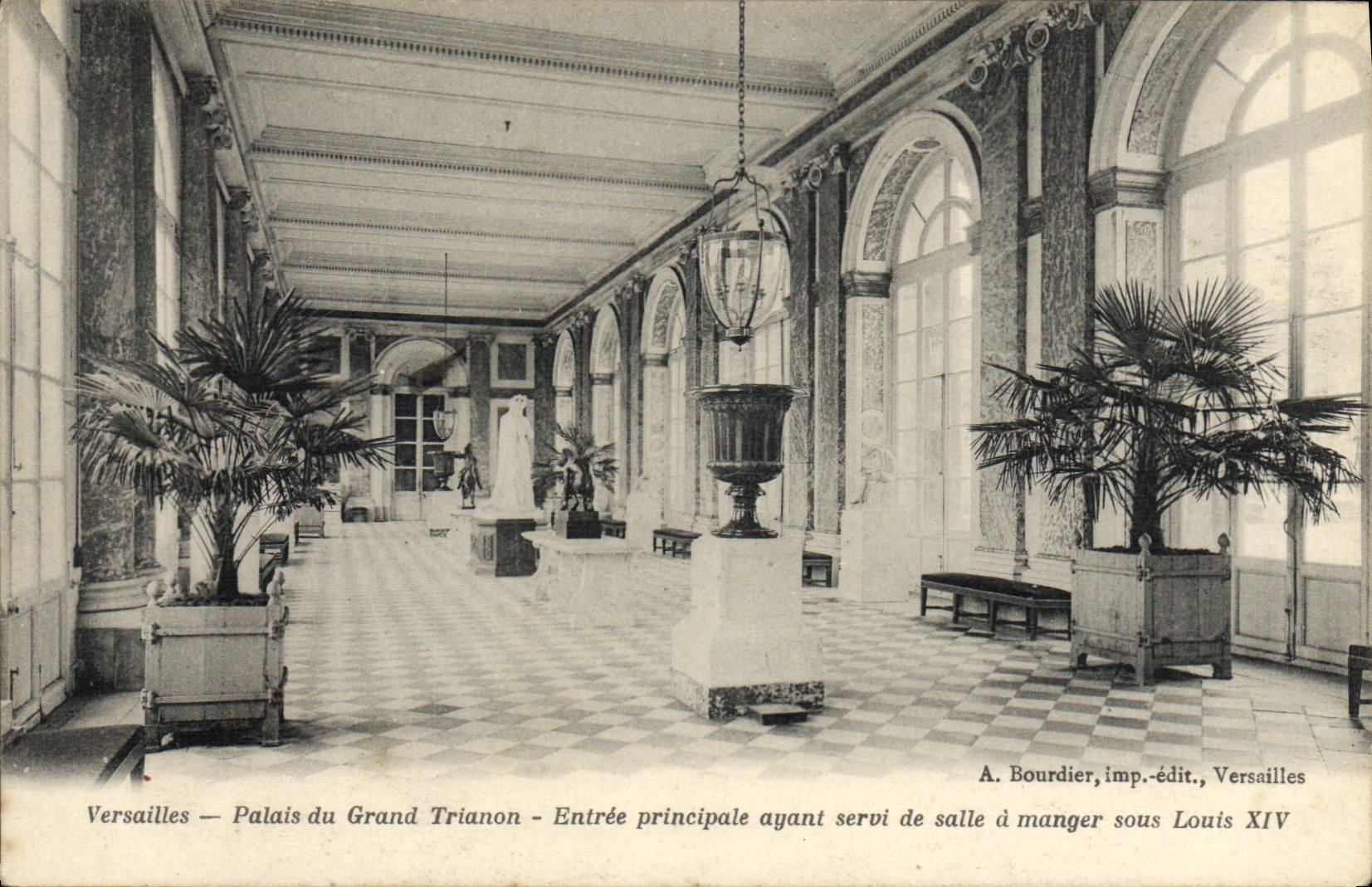 Castillo de la POSTAL de la VENDIMIA del paladar de Versalles de la entrada principal grande de Trianon que sirve como comedor debajo de Louis XIV