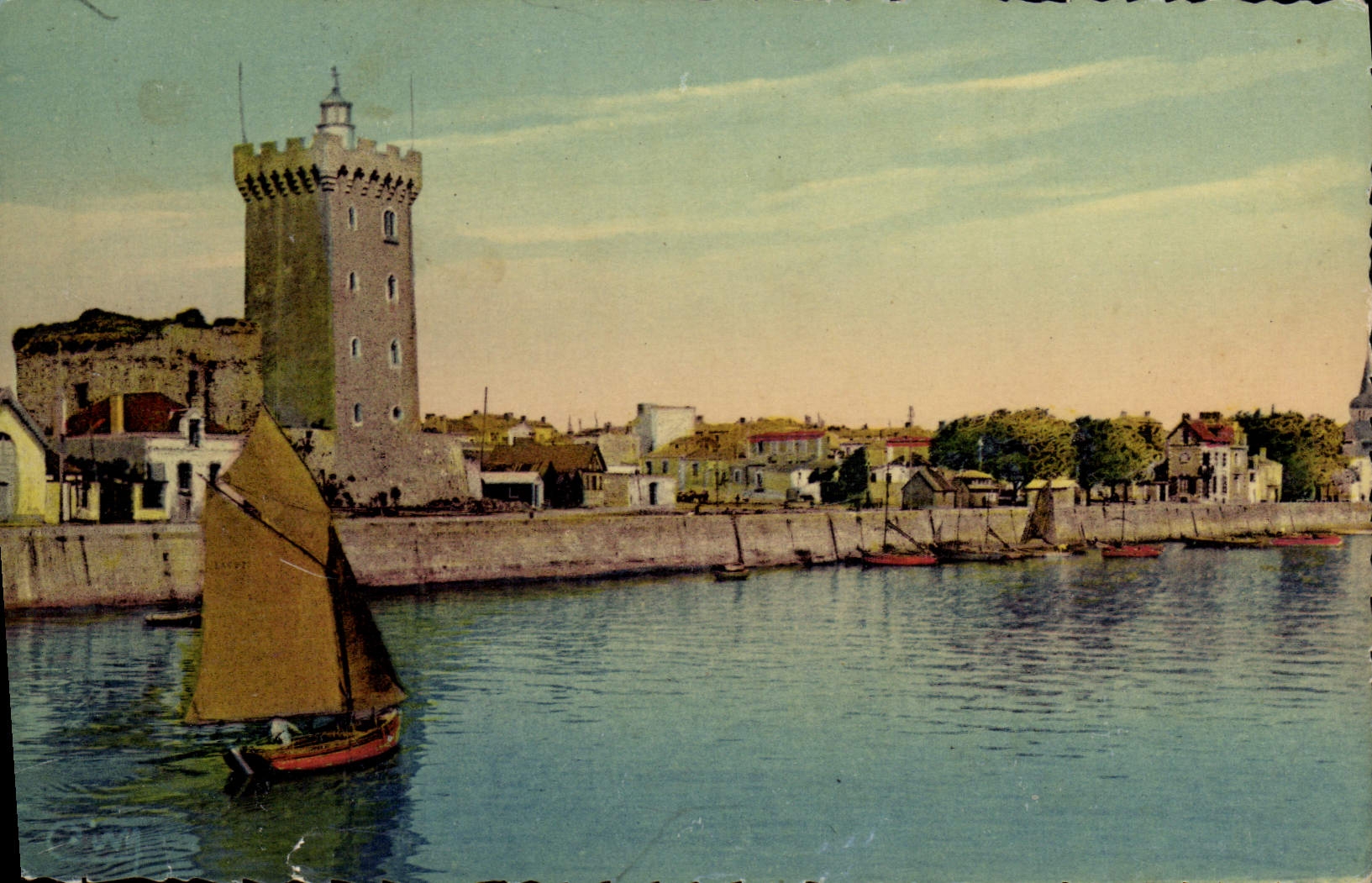 VINTAGE POSTCARD Sables d'Olonne the Tower of Arundel