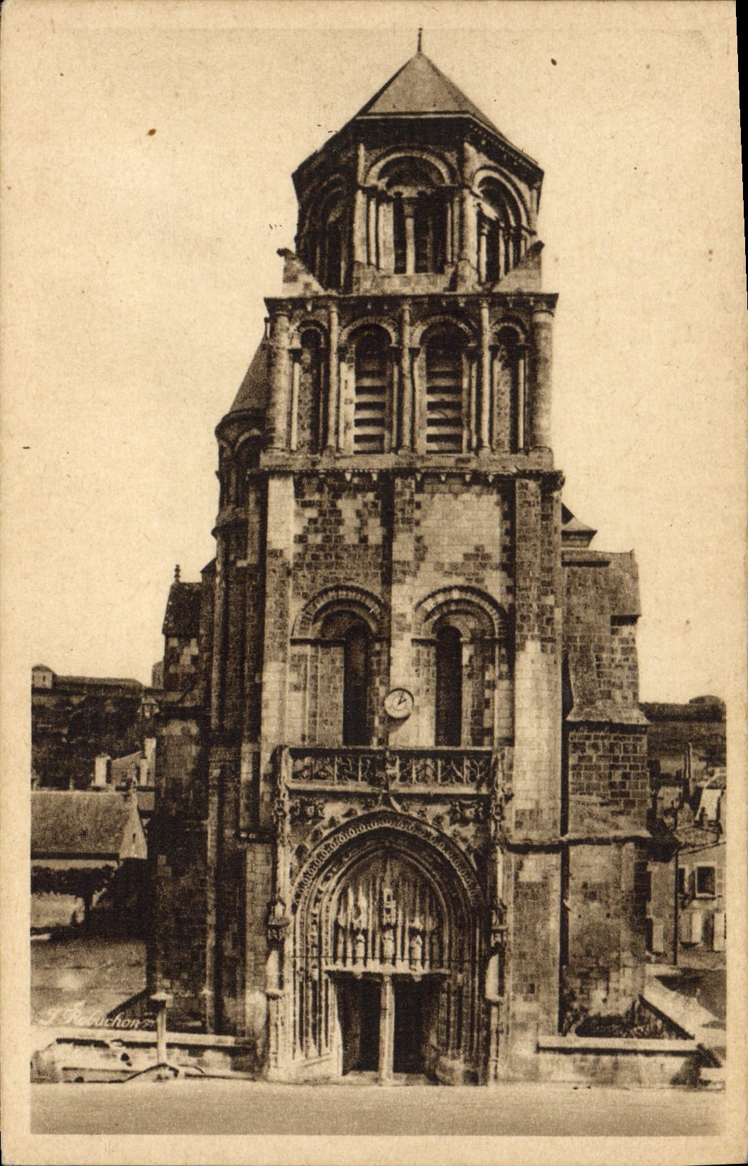 CPA Poitiers L'Eglise Saint Radegonde Le clocher et son entree Ouest