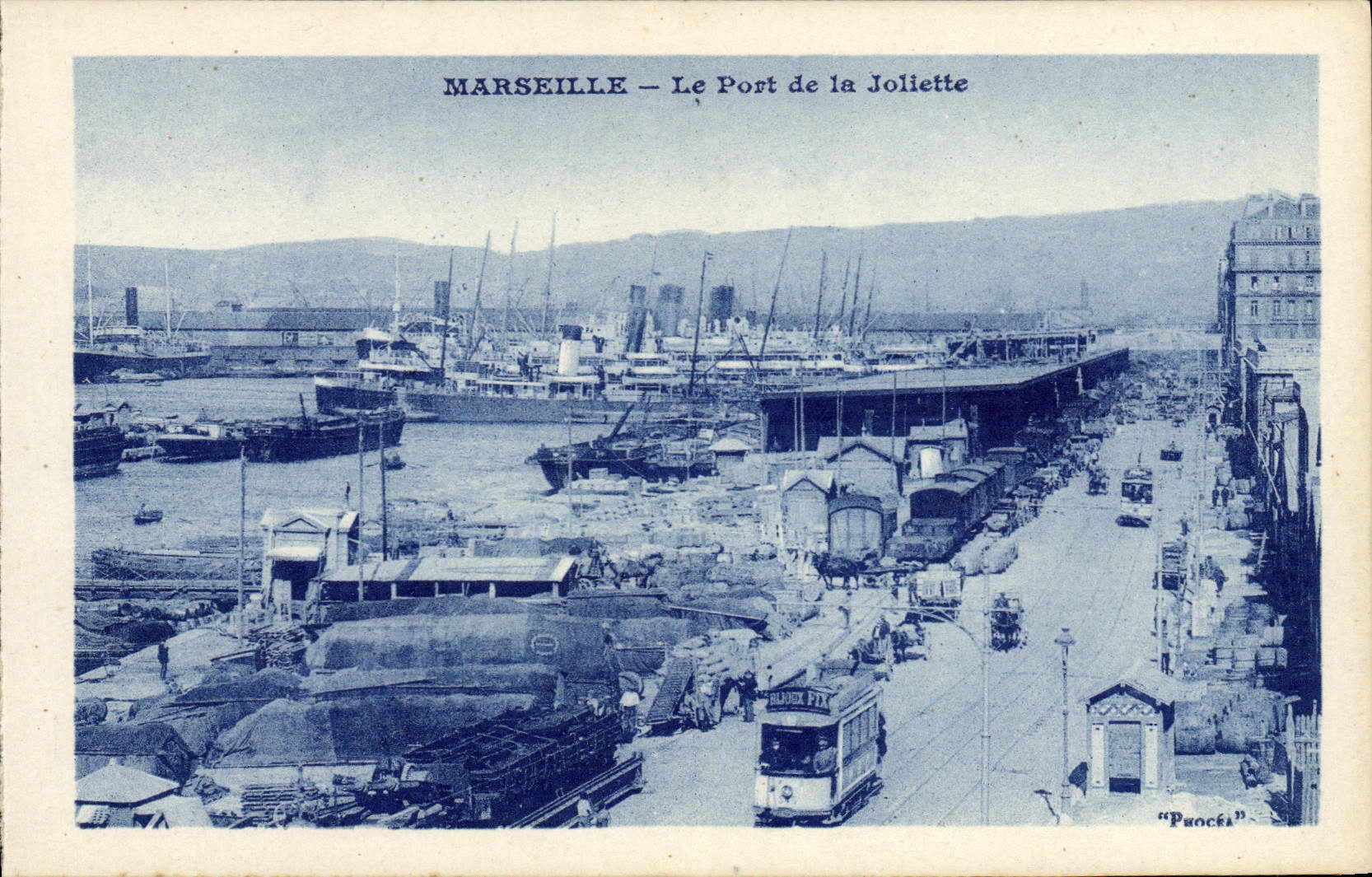CPA Marseille Le Port De La Joliette Bateau