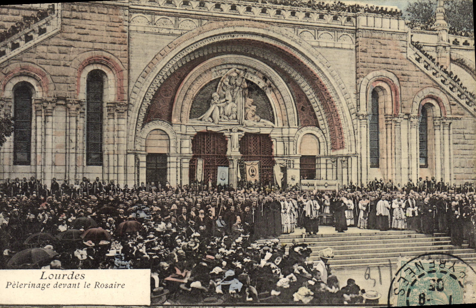 CPA Lourdes Pelerinage Devant Le Rosaire