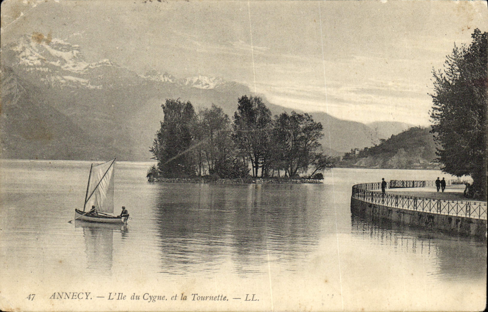 CPA Annecy L'Ile Du Cygne Et La Tournette
