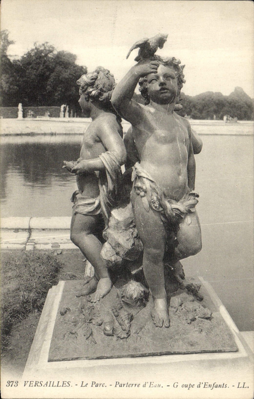 CPA Versailles Le Parc Parterre D'Eau Groupe d'enfants