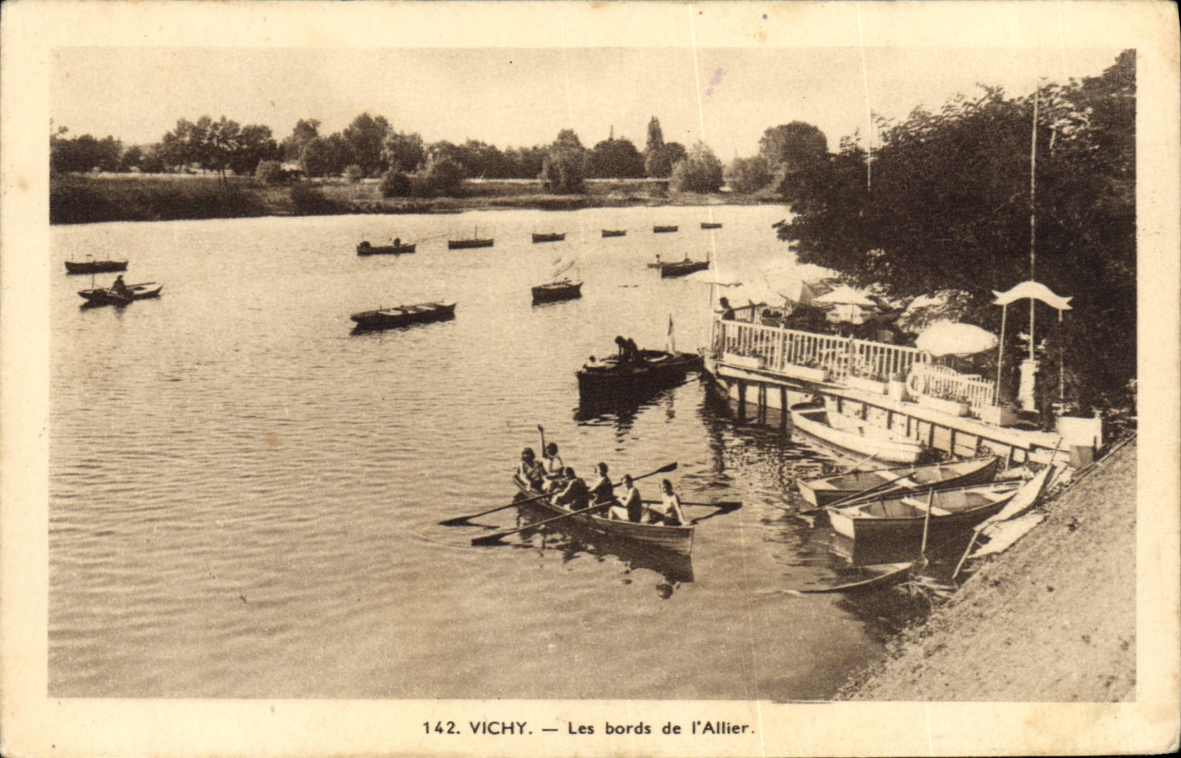 VINTAGE POSTCARD Vichy the Edges De I' Allier Canoe Oar