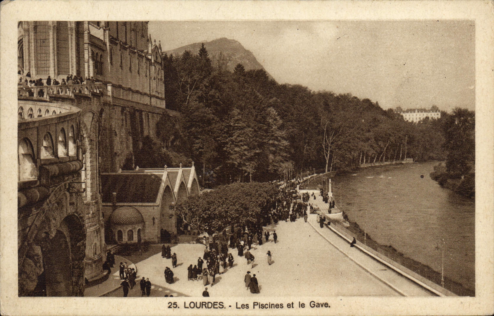 CPA Lourdes Les Plscines Et Le Gave