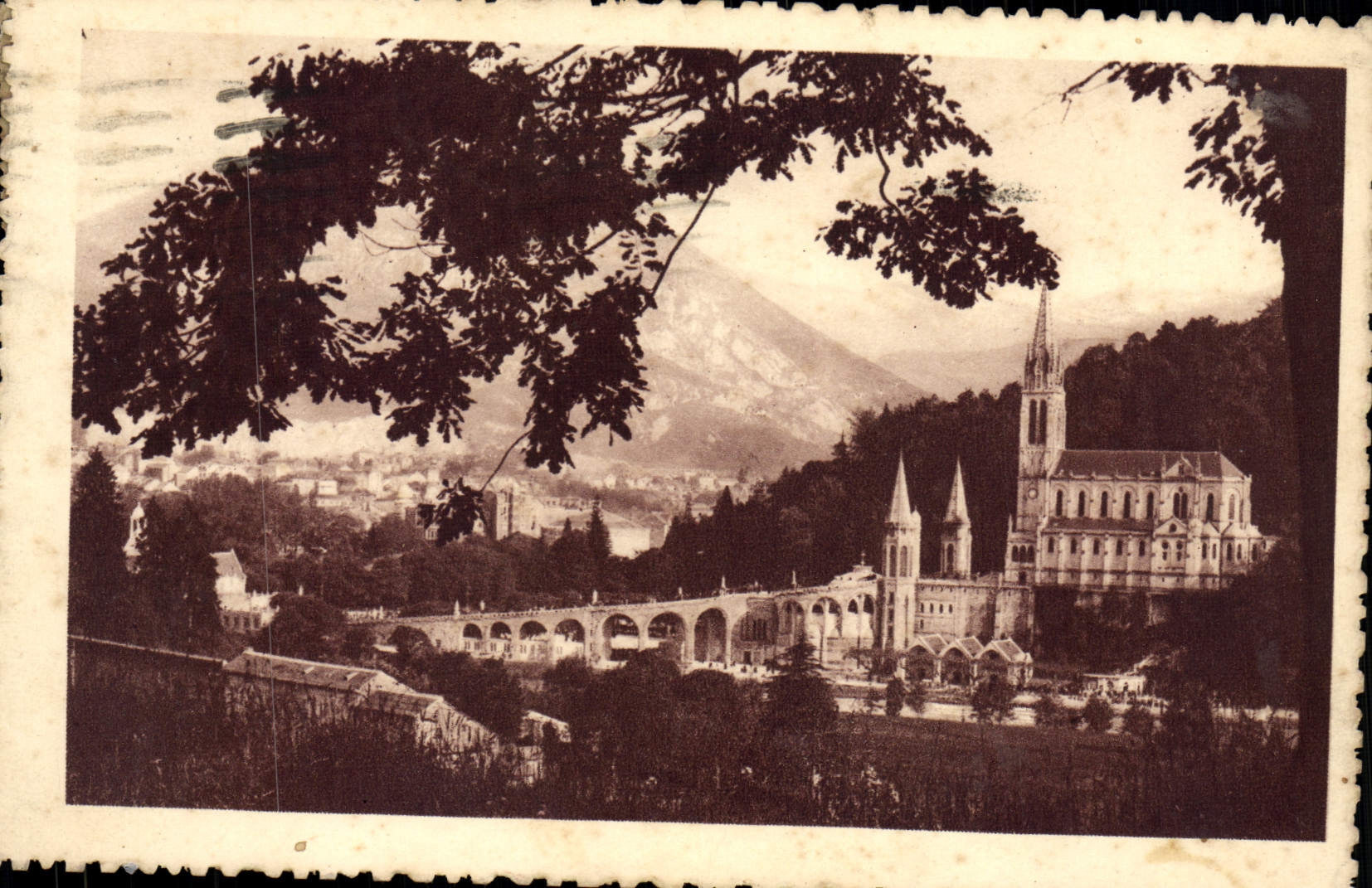 VINTAGE POSTCARD Heavy the Basilica And the Peak Of Jer