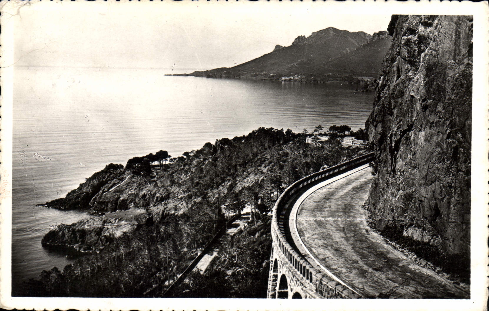 CPM La Corniche D'Or Vue Sur Le Cap Roux