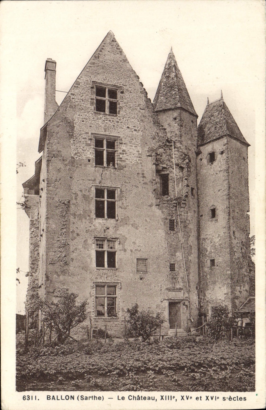 VINTAGE POSTCARD Balloon the Castle