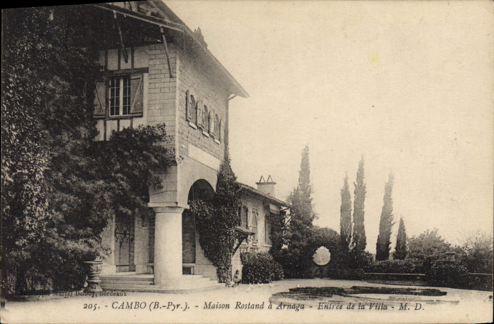 VINTAGE POSTCARD Cambo Maison Rostand has Arnaga Entree of the Villa