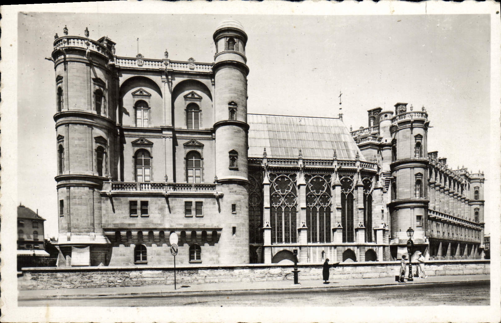 CPM St Germain en Laye Le Chateau Facade Sud Ouest La chapelle