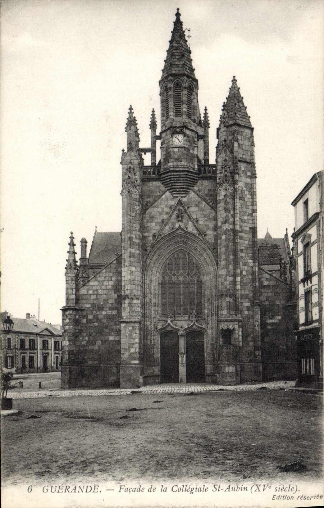 VINTAGE POSTCARD Guerande Frontage of collegial St Aubin
