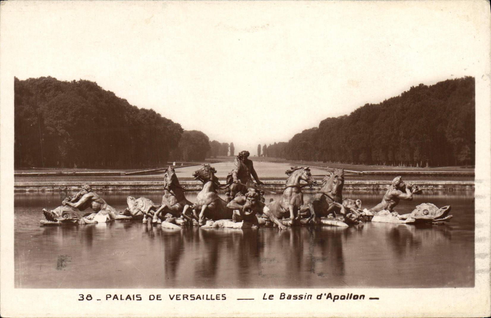 CPA Palais De Versailles Le Bassin d'Apollon