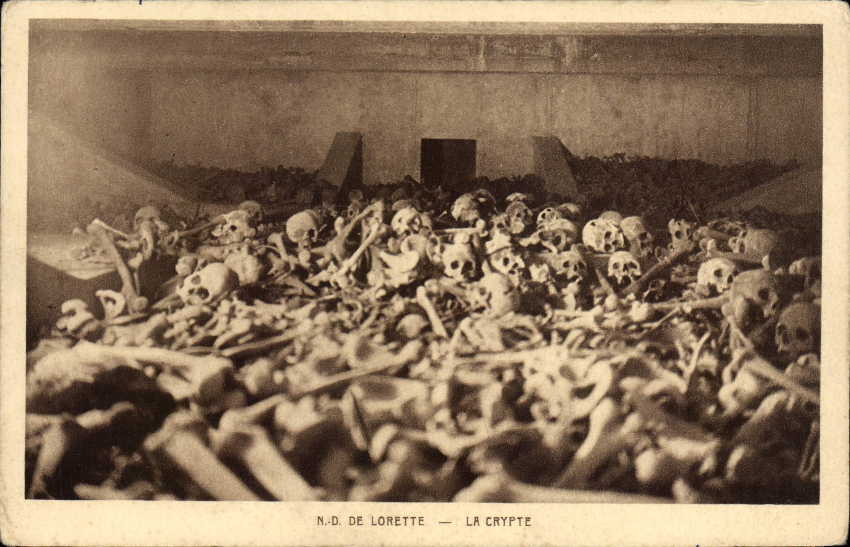 CPA ND De Lorette La Crypte
