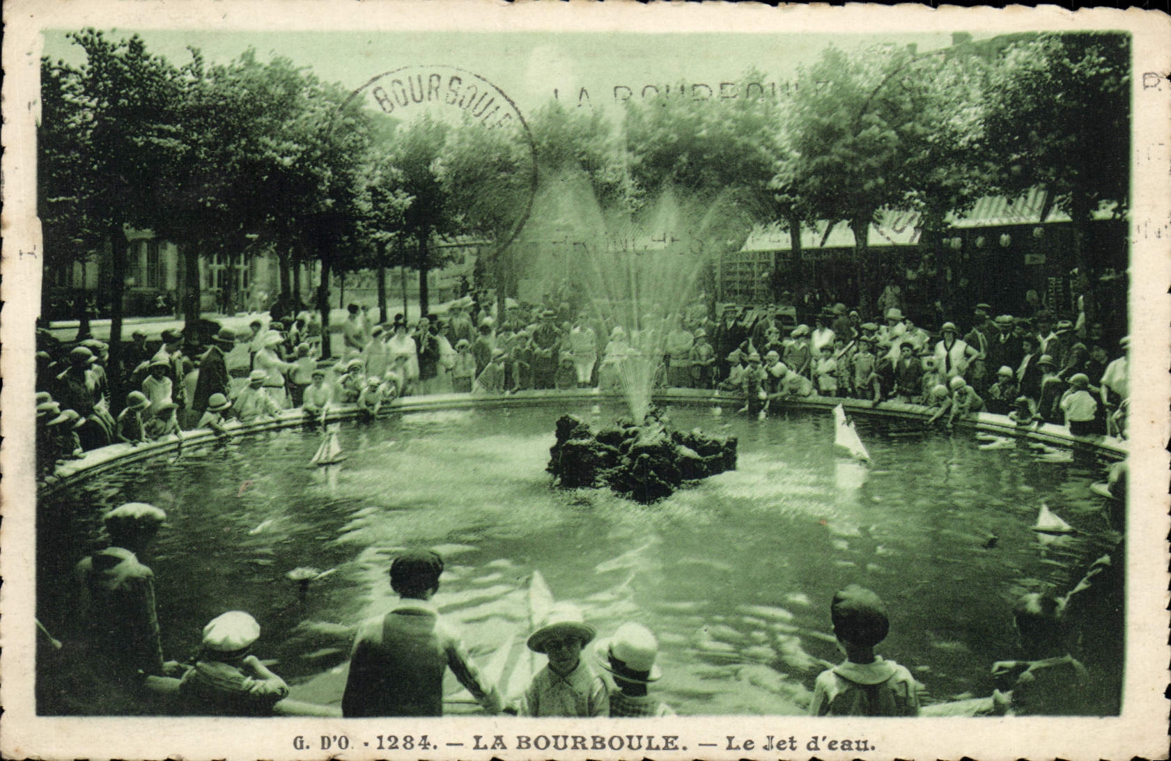 CPA La Bourboule Le Jet d'Eau