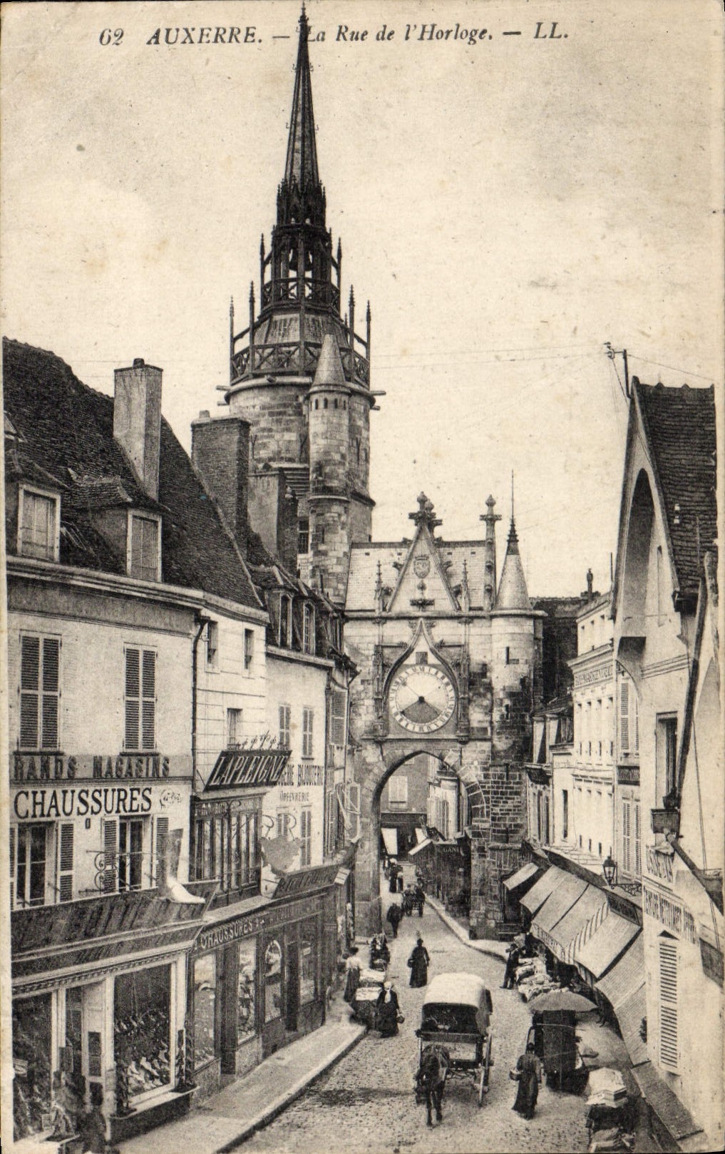 VINTAGE POSTCARD Auxerre the Street of Horlge