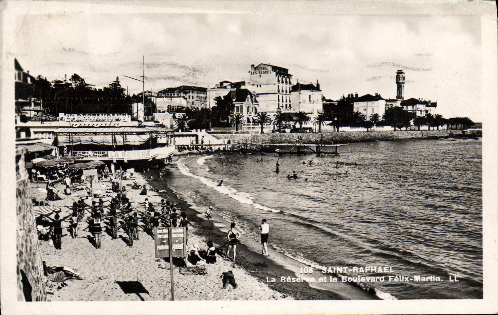 CPA Saint Raphael La Reserra Et Le Boulevard Fellx Martin