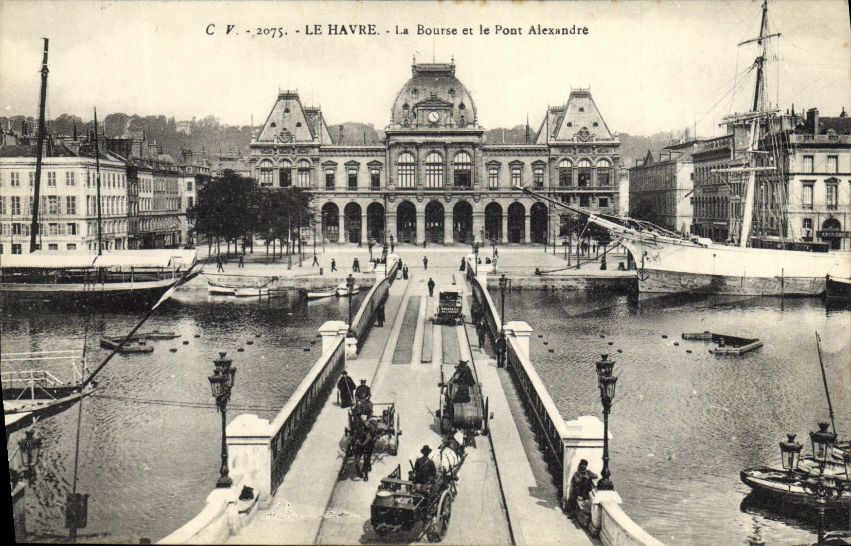 VINTAGE POSTCARD Le Havre the Stock Exchange And the Bridge Alexandre