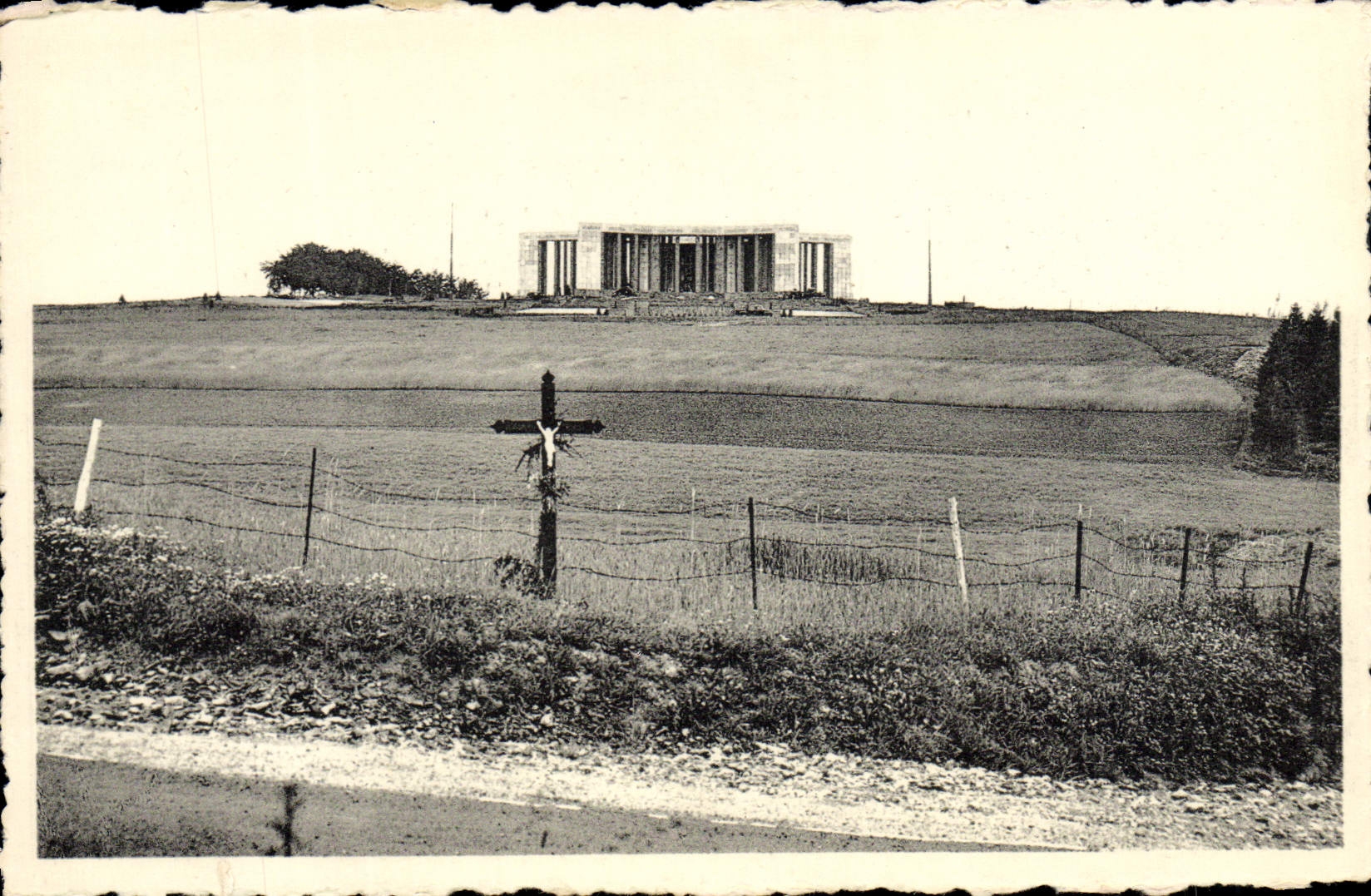 VINTAGE POSTCARD Memorial Of the Battle Of Projecting Bastogne