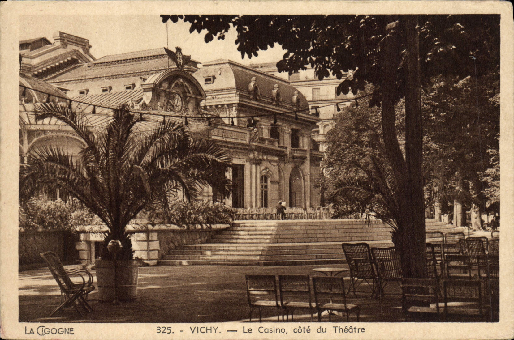 CPA Vichy Le Casino Cote du theatre