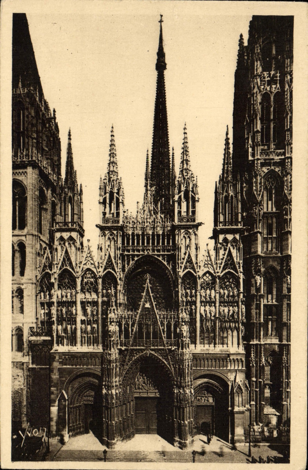 VINTAGE POSTCARD Rouen Principal Frontage Of the Cathedral
