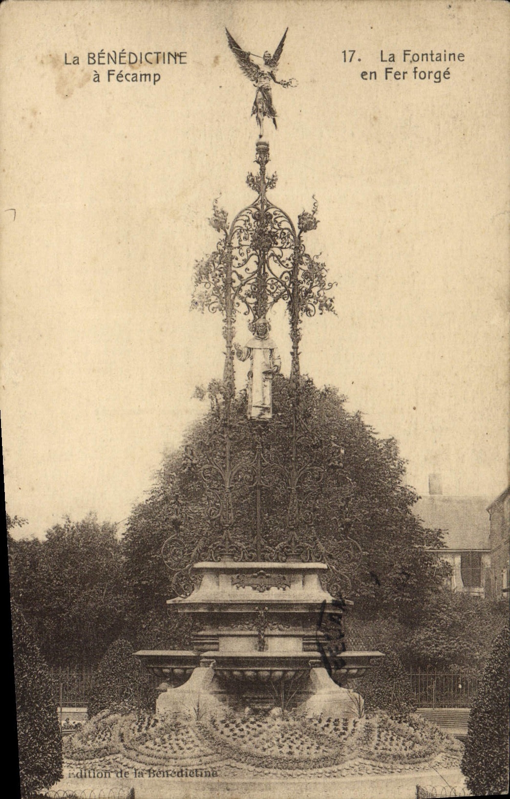CPA La Benedictine A Fecamp La Fontaine En Fer Forge