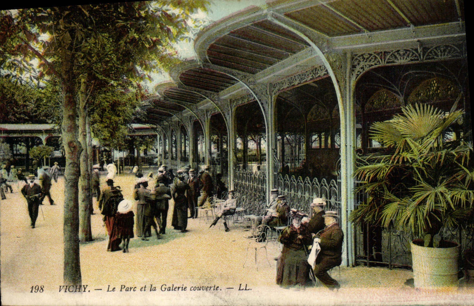 VINTAGE POSTCARD Vichy the Park And the Couverle Gallery