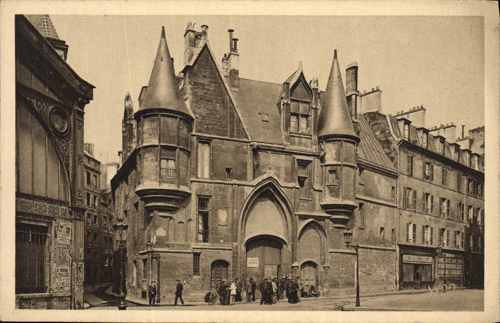 VINTAGE POSTCARD Paris While Strolling Hotel Of Sens