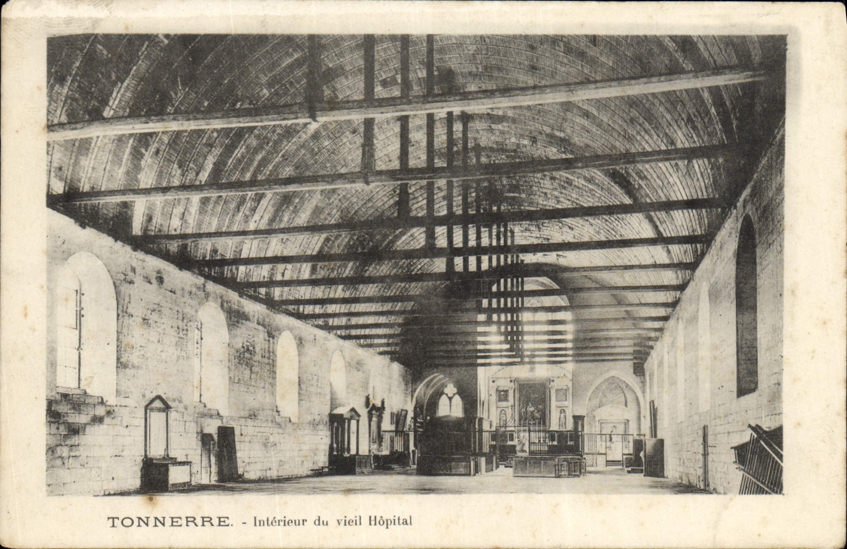 CPA Tonnerre Interieur Du Vieil Hopital