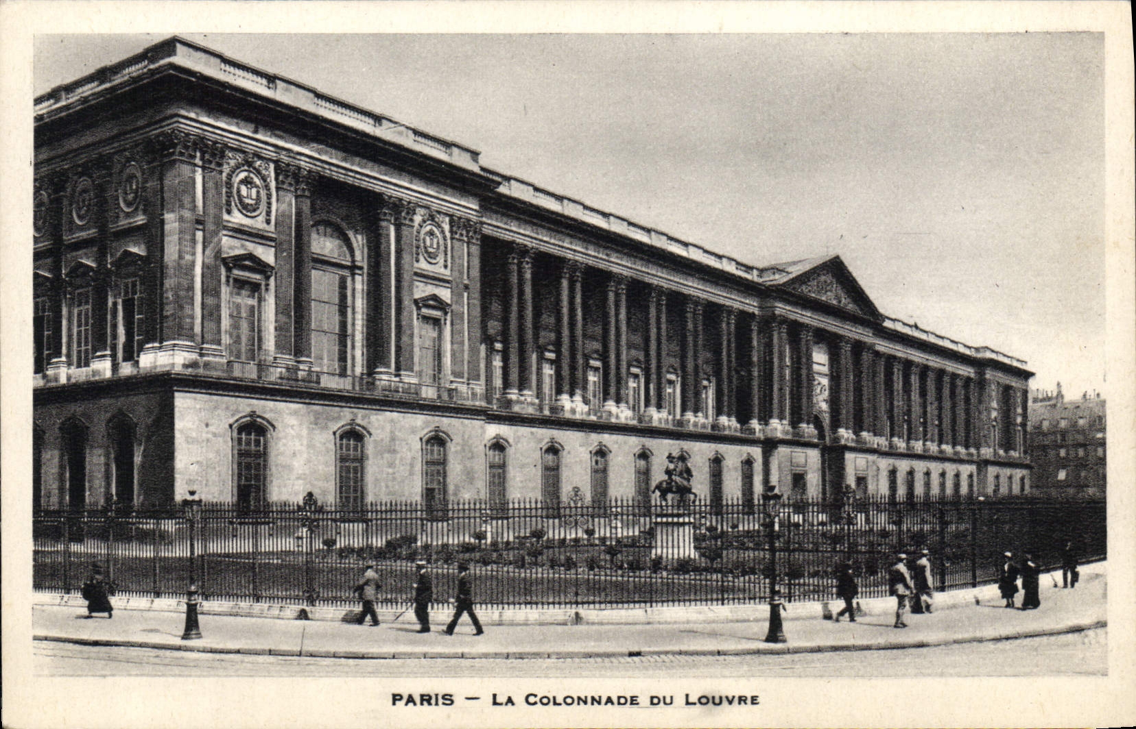 CPA Paris la colonnade du Louvre