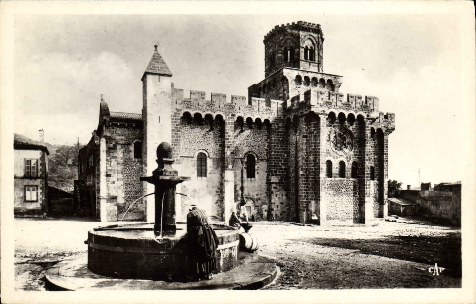 VINTAGE POSTCARD Royat the church fortifiee