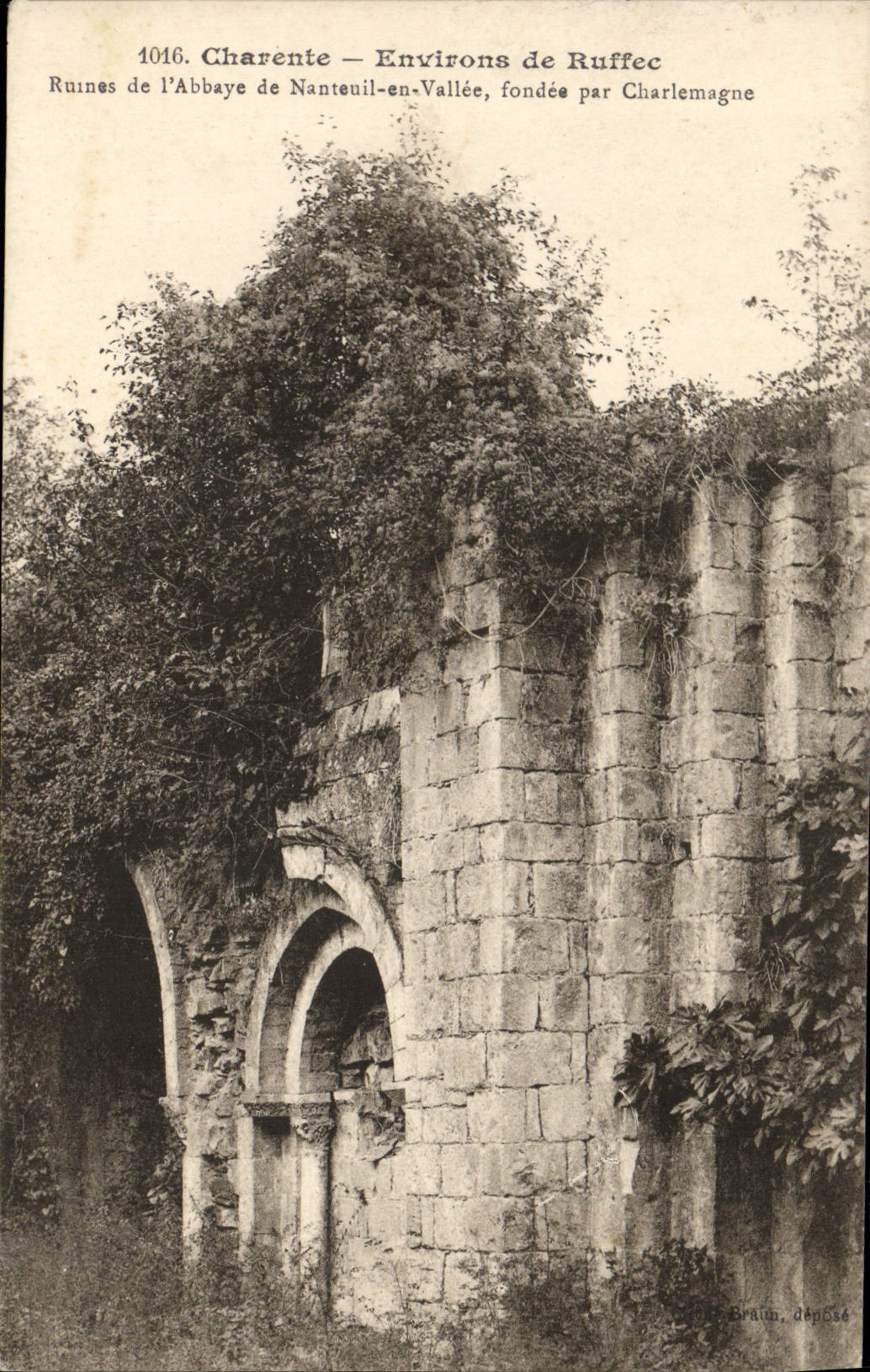 CPA Environs de Ruffec Ruines de l'abbaye de Nanteuil en Vallee fondee par Charlemagne 